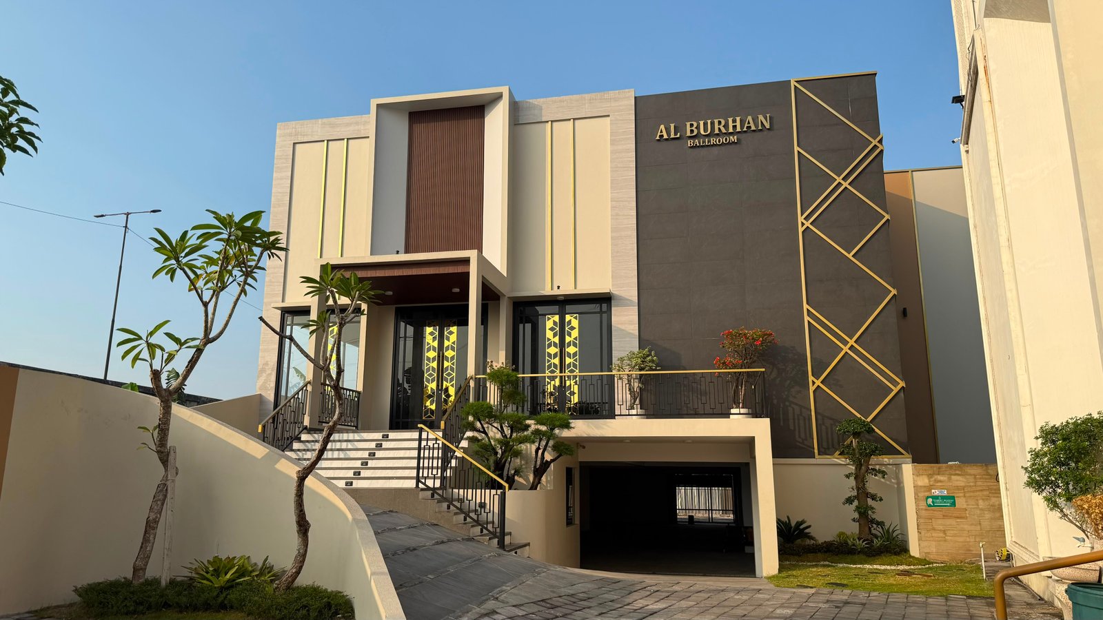 Eksterior Al Burhan Ballroom
